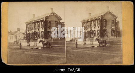 Vue sur la rue d'Abraham Lincoln's Home drapée de deuil national le jour de ses funérailles, Springfield, Illinois, USA, photo de Ridgeway Glover, Avril 1865 Banque D'Images