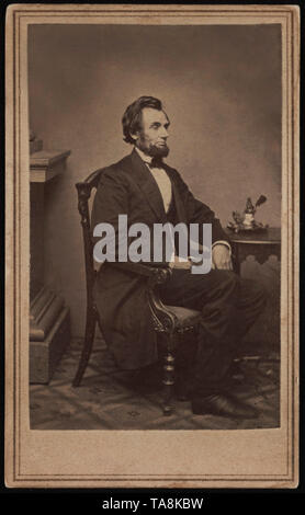 Un Portrait d'Abraham Lincoln assis, sa première séance pour un portrait, Washington DC, USA, photo de Alexander Gardner, 1861 Banque D'Images