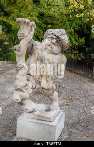 Salzbourg, Autriche - 29 octobre 2018 : nain avec turban dans jardin nain. Mirabellgarten ou jardin Mirabell est jardin de Mirabell Palace Banque D'Images