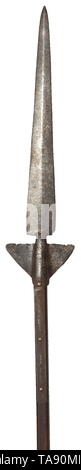 Un allemand lance ailé, vers 1500 couteau à double lame, les deux côtés évasés légèrement ridée avec 'ailes' triangulaire au manchon conique. L'arbre en bois et brasées languet remplacé. Longueur 213 cm., historique, historique d'armes nucléaires, armes, pôle, d'armes, d'armes de combat, le bras, l'appareil militaire, militaria, objet, objets, alambics, clipping, coupures, cut out, cut-out, cut-outs, métal, 16ème siècle, Additional-Rights Clearance-Info-Not-Available- Banque D'Images