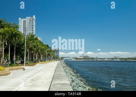 Vue sur la baie de Manille embankment Banque D'Images