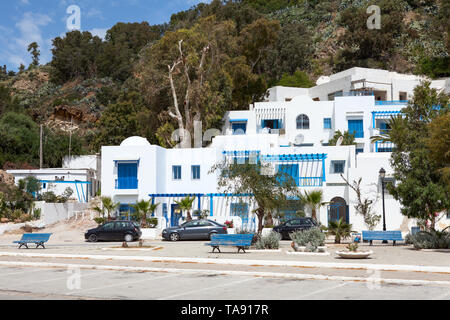 SIDI BOU Saïd, Tunisie, Afrique-vers mai, 2012 : les maisons d'habitation sont sur la rue côtière de Sidi Bou Said. Ville elle-même est une attraction touristique et est connu Banque D'Images