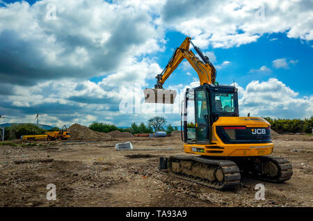 JCB 86 C1 eco permanent par l'excavateur pour travailler sur un grand site de construction rurale with copy space Banque D'Images