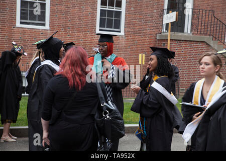 La queue pour les étudiants pour l'obtention du diplôme procession au Smith College de Northampton, Massachusetts.. Banque D'Images