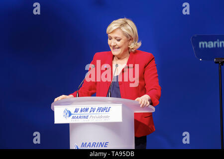 Paris, France. 14 avril, 2017. Marine Le Pen en Meeting au zénith le 14 avril 2017 à Paris, France.Credit:Veronique Phitoussi/Alamy Stock Photo Banque D'Images