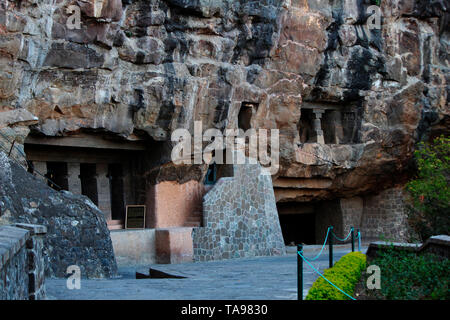 Vue avant du Bouddha grottes chaitya, Aurangabad, Maharashtra. Banque D'Images