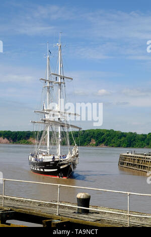 La netteté, Gloucestershire, Royaume-Uni, 23 mai 2019. Le navire de formation des cadets de la royaliste TS sur son chemin pour le Gloucester 2019 Tall Ships Festival. Crédit : Mr Standfast/Alamy Live News Banque D'Images