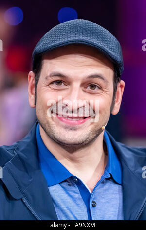 Leipzig, Allemagne. Apr 26, 2019. Le comédien Kaya Yanar, enregistré à la MDR talk show 'Riverboat' 17.05.2019 à Leipzig. Crédit : Thomas Schulze/dpa-Zentralbild/ZB/dpa/Alamy Live News Banque D'Images