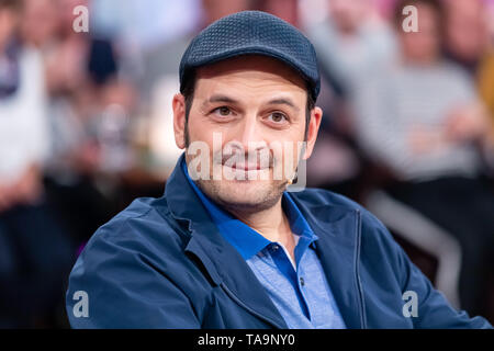 Leipzig, Allemagne. Apr 26, 2019. Le comédien Kaya Yanar, enregistré à la MDR talk show 'Riverboat' 17.05.2019 à Leipzig. Crédit : Thomas Schulze/dpa-Zentralbild/ZB/dpa/Alamy Live News Banque D'Images