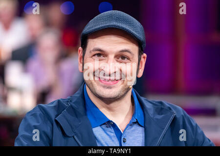 Leipzig, Allemagne. Apr 26, 2019. Le comédien Kaya Yanar, enregistré à la MDR talk show 'Riverboat' 17.05.2019 à Leipzig. Crédit : Thomas Schulze/dpa-Zentralbild/ZB/dpa/Alamy Live News Banque D'Images