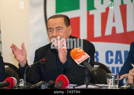 Turin, Piémont, Italie. 23 mai, 2019. Silvio Berlusconi lors de la conférence de presse pour la campagne électorale pour la présentation de la liste de Forza Italia candidats pour les élections régionales du Piémont et des élections européennes. Credit : ZUMA Press, Inc./Alamy Live News Banque D'Images