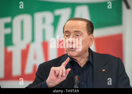 Turin, Piémont, Italie. 23 mai, 2019. Silvio Berlusconi lors de la conférence de presse pour la campagne électorale pour la présentation de la liste de Forza Italia candidats pour les élections régionales du Piémont et des élections européennes. Credit : ZUMA Press, Inc./Alamy Live News Banque D'Images