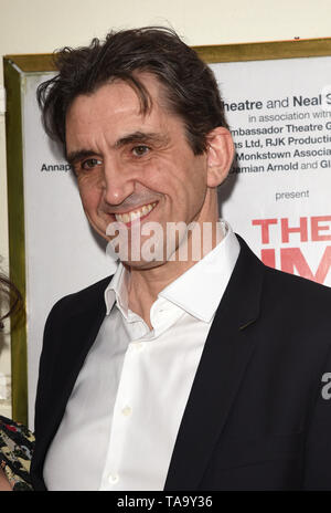 Londres, Royaume-Uni. Stephen McGann à la Lehman Trilogy Appuyez sur nuit lieu au Piccadilly Theatre, Denman Street, London le mercredi 22 mai 2019 mai 2019 Ref : CMT392-J4931-230519 Vivienne Vincent/Monument des médias. . Banque D'Images