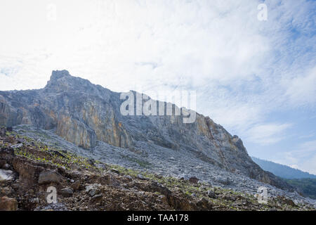 Tebing Soni est l'un des endroits préférés à visiter sur le mont Papandayan. Paysage de montagne active sur Garut. Papandayan Mountain est l'un des favori Banque D'Images