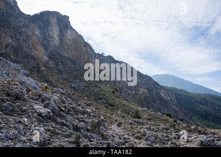 Tebing Soni est l'un des endroits préférés à visiter sur le mont Papandayan. Paysage de montagne active sur Garut. Papandayan Mountain est l'un des favori Banque D'Images