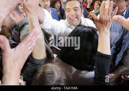 Thessalonique, Grèce. 22 mai 2019. Le premier ministre et chef du parti SYRIZA, Alexis Tsipras partisans accueille au cours d'une campagne à venir Rallye de Grèce, des élections locales et européennes. Crédit photo : Orhan Tsolak / Alamy Live News Banque D'Images