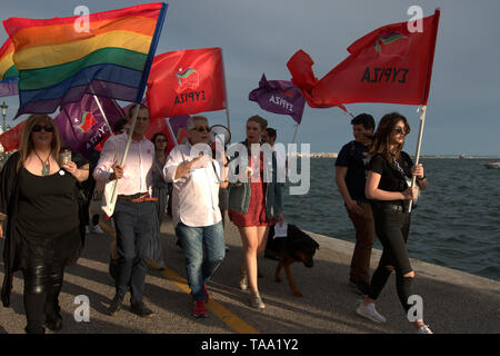 Thessaloniki, Grèce, 22 mai 2019. Les partisans du parti SYRIZA à pied dans le front lors d'un rassemblement électoral à Thessalonique, l'avant de la Grèce a des élections locales et européennes. Crédit photo : Orhan Tsolak / Alamy Live News. Banque D'Images