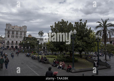 La Place de l'indépendance est le centre du quartier historique de Quito en Équateur. Banque D'Images