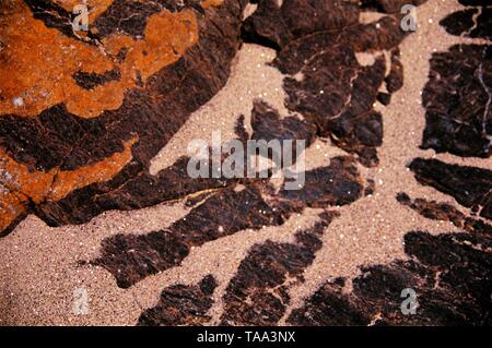 Pris au piège du sable sur la roche la dépression, Rishikesh, Uttarakhand, Inde, Asie Banque D'Images