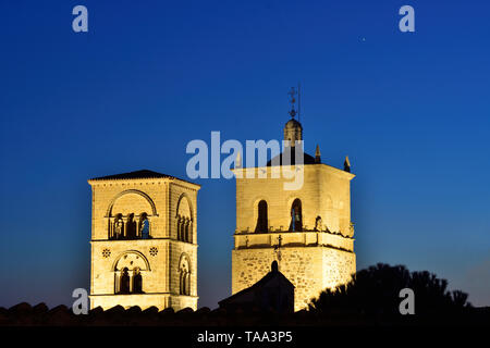 L'église de Santa Maria la Mayor avec ses deux tours, datant du 15ème siècle. Trujillo, Espagne Banque D'Images