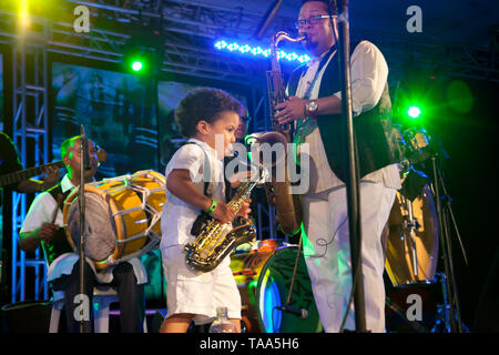 Artiste avec fils d'effectuer à DR Jazz Festival. Banque D'Images