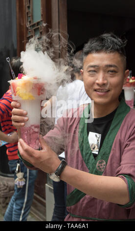 Marché alimentaire de l'air ouvert à Chengdu, Sichuan, Chine Banque D'Images