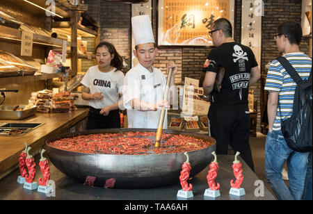 Marché alimentaire de l'air ouvert à Chengdu, Sichuan, Chine Banque D'Images