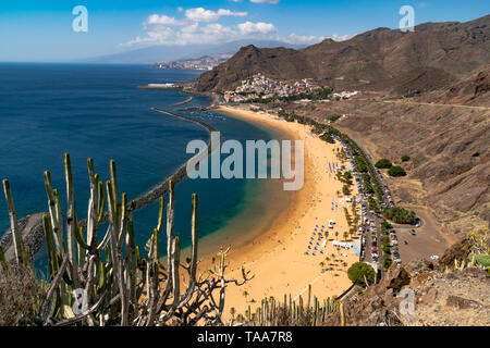 Une vue magnifique de la Teresitas et l'océan Atlantique depuis son point de vue. Cet endroit est dans le proche de la capitale de Santa Cruz de Tenerife. Banque D'Images