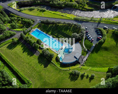 Aerial - Piscine, Hveragerdi, Islande Banque D'Images