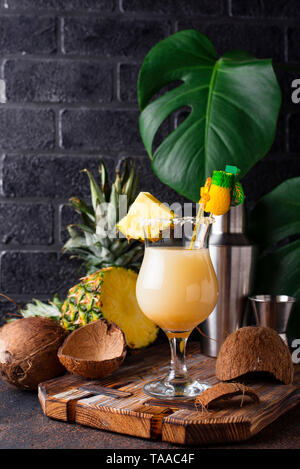 Pina Colada. Cocktail traditionnel des Caraïbes Banque D'Images