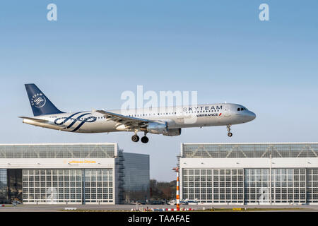 Munich, Allemagne - 17. Octobre 2018 : SkyTeam Air France Airbus A321-212 à l'avion immatriculé F-GTAE dans l'approche de la piste sud o Banque D'Images