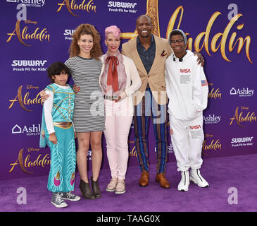 LOS ANGELES, CA - le 21 mai : Rebecca King-Crews et Terry Crews assiste à la première de Disney's 'Aladdin' au El Capitan Theatre le 21 mai 2019 à Los Angeles, Californie. Banque D'Images