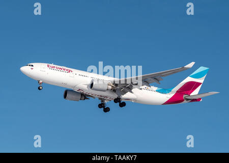 Munich, Allemagne - 08. Février 2019 : Eurowings Airbus A330-203 à l'avion immatriculé D-AXGG dans l'approche de la piste du nord de l'UM Banque D'Images