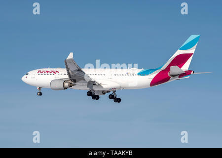 Munich, Allemagne - 08. Février 2019 : Eurowings Airbus A330-203 à l'avion immatriculé D-AXGG dans l'approche de la piste du nord de l'UM Banque D'Images