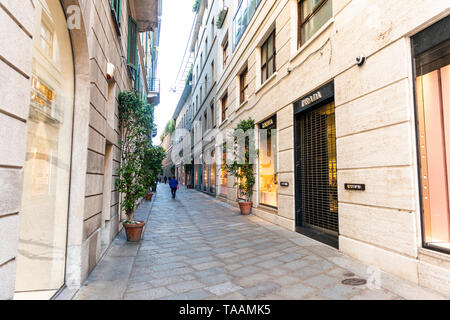 Milan, Italie - 23 mai 2019 : Della Spiga shopping et de luxe, dans le centre de Milan avec les plus grandes marques de boutiques. Banque D'Images