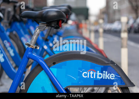 Citibikes sur New York City street, Manhattan, New York, USA Banque D'Images