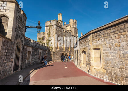 Windsor Berkshire, Angleterre - 13 mai 2019 : visite touristique du château de Windsor. Est une résidence royale dans le Berkshire, Angleterre construit en 11 siècle . Banque D'Images