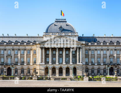 Colonnade de la façade principale du Palais Royal de Bruxelles, le palais du Roi et Reine des Belges à Bruxelles, Belgique. Banque D'Images