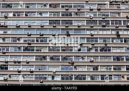 SAO PAULO, BRÉSIL - 6 octobre 2014 : Conjunto Nacional building à Sao Paulo. Conjunto Nacional a été le premier centre commercial du Brésil. Il a été conçu Banque D'Images