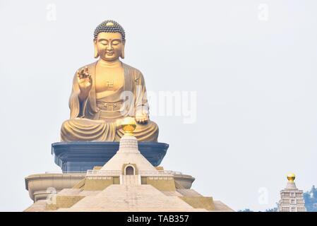 Statue de Bouddha Doré géant à Fo Guang Shan Buddha Museum à Kaohsiung Banque D'Images