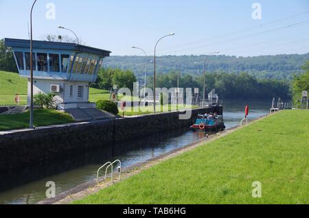 Serrure sur la rivière Oise près de Paris en France, en Europe Banque D'Images