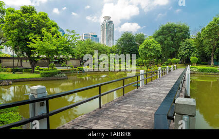 Pont de jardin japonais dans le parc Rizal (Luneta), Manille, Philippines Banque D'Images