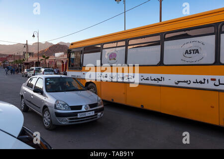 Un bus public. Tafraoute, Tiznit, Maroc Souss-Massa, Province, de l'Afrique. Banque D'Images