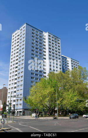 Maison d'habitation, la rue de l'autorité locale de Paris, quartier Friedrich's Grove, Berlin, Allemagne, Wohnhaus, Straße der Pariser Kommune, Friedrichshain Banque D'Images