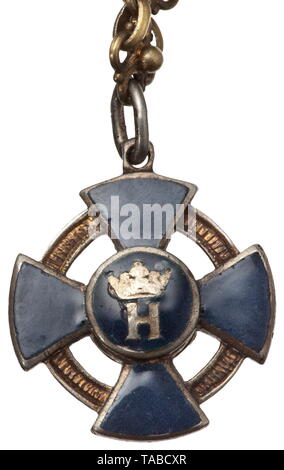 Carl von Weinberg - une chaîne miniatures pièces douze chaîne avec la Prusse : Croix de Fer de 2e classe de l'année 1914, l'ordre de la Couronne (pas moins de 3e classe), Croix du Mérite de guerre de 1916, l'aide d'un Insigne du Mérite de la Société Kaiser Wilhelm, Berlin. Reich allemand : Croix Rouge Décoration 2ème ou 1ère classe. La Russie : à l'ordre de Saint-stanislas. Autriche : Marian Cross. D'Oldenbourg : la croix de commandant de la 2e classe de l'ordre de l'étoile de Brabant. Turquie : Médaille de guerre turc dans l'argent. Grèce : à l'ordre du Rédempteur. La Russie : Médaille commémorative 1904 - 1905 de la Croix-Rouge pour , Additional-Rights Clearance-Info-Not-Available- Banque D'Images