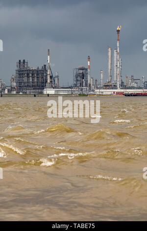 Hahnville, Louisiane - Dow Chemical est la fabrication de produits pétrochimiques complexe sur la rive ouest de la rivière Mississippi. L'usine est gérée par Dow's su Banque D'Images