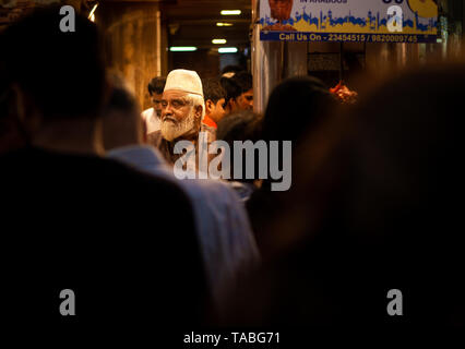 Mumbai, Inde - 11 mai 2019 : Potrait de vendeurs aux Musulmans mâles Bhendi Bazar Banque D'Images