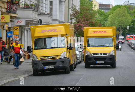 Les camionnettes de livraison DHL, la beauté's Mountain, Berlin, Allemagne, DHL-Lieferwagen, Schöneberg, Deutschland Banque D'Images