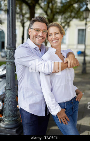 Portrait de couple dans la ville Banque D'Images