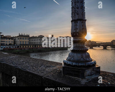 Italie, Toscane, Florence, de l'Arno, le Ponte alla Carraia, vue de Ponte Santa Trinita et Ponte Vecchio Banque D'Images